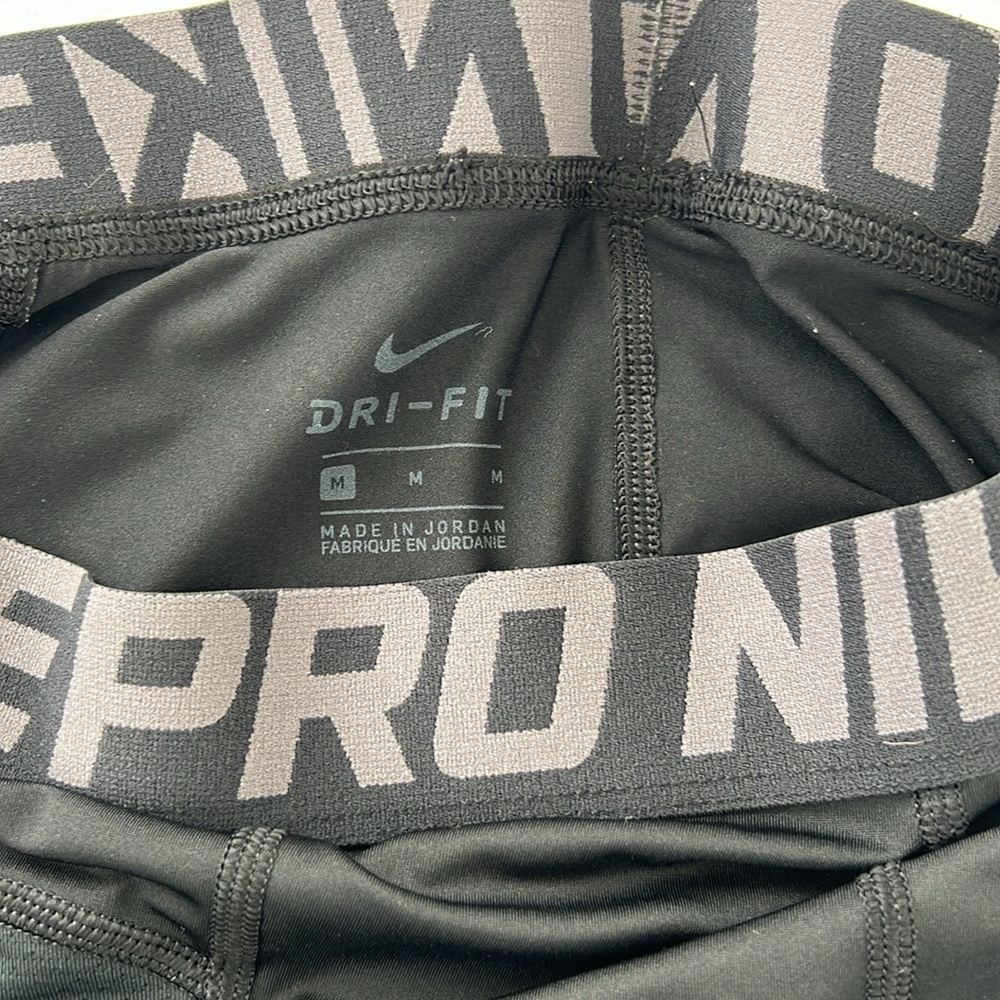 Nike - Pro
Compression pant - Picture 3 of 3